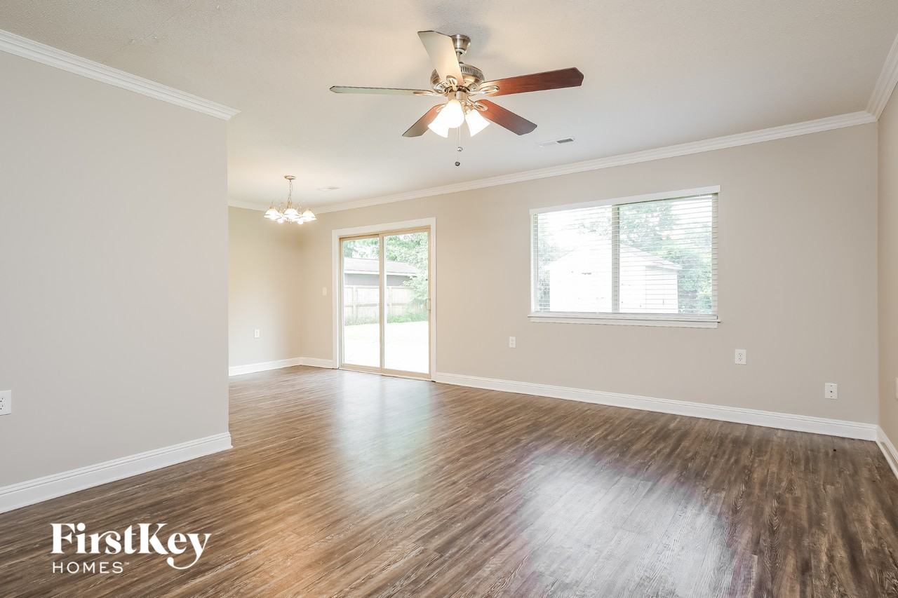 304 Pembrook St - Photo 4 of 15