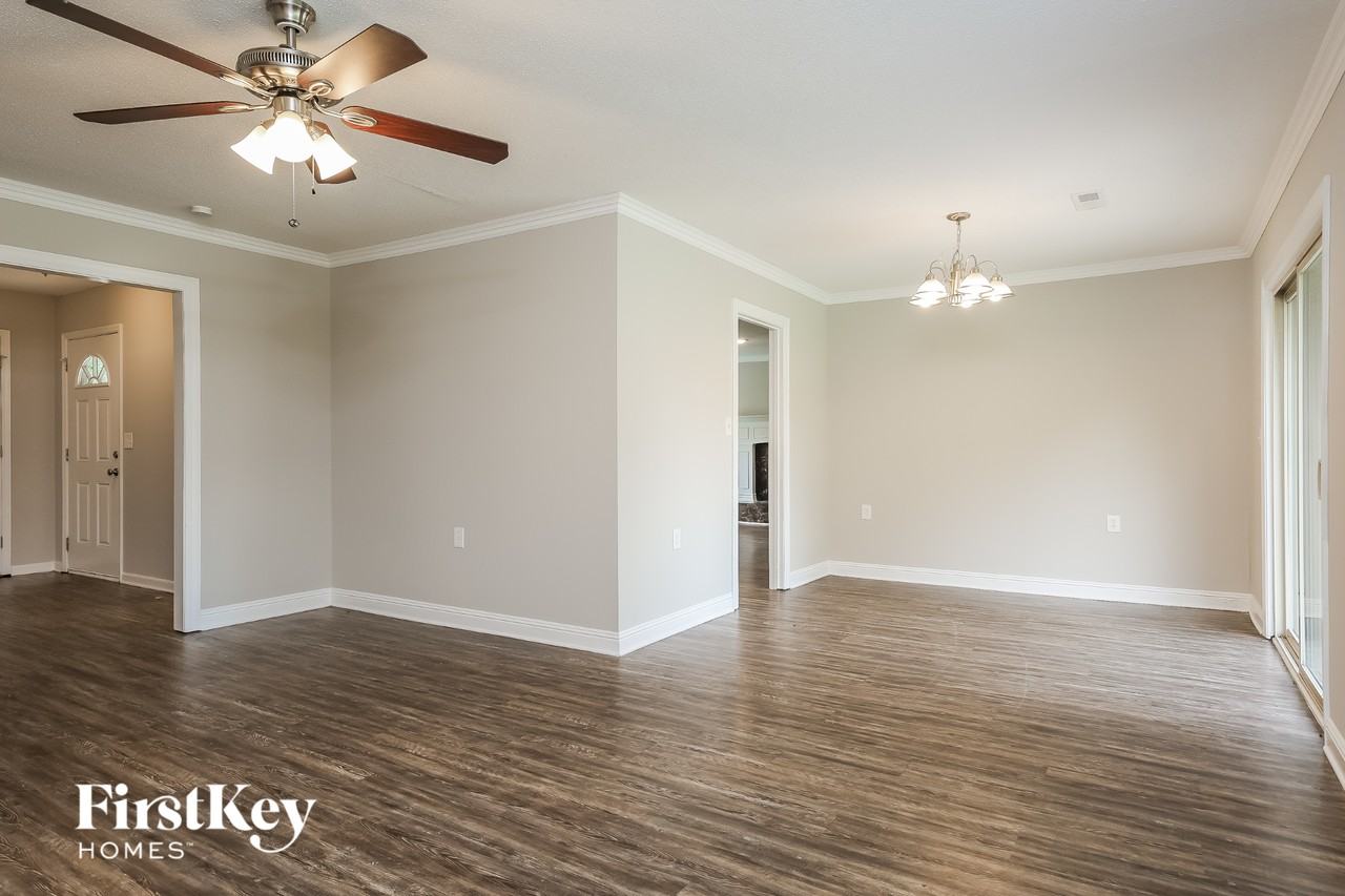 304 Pembrook St - Photo 5 of 15