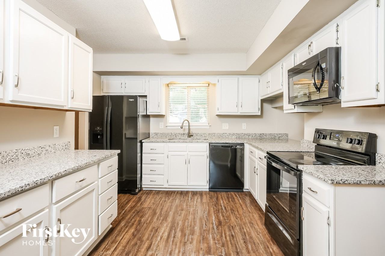 304 Pembrook St - Photo 6 of 15