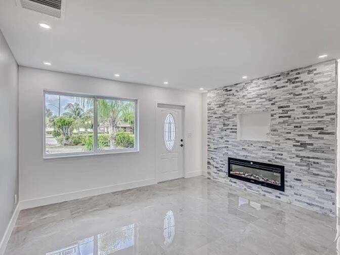 855 Date Palm Dr - Photo 3 of 11