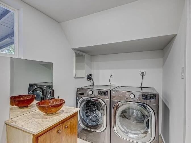 855 Date Palm Dr - Photo 5 of 11