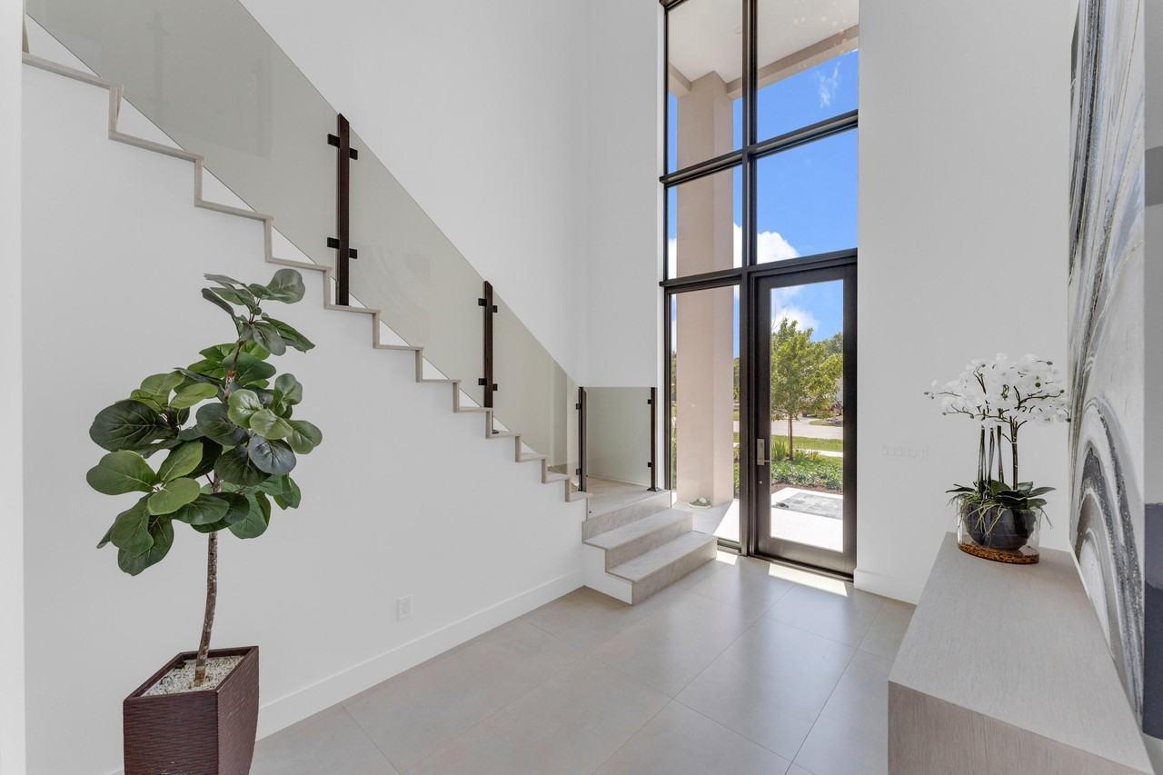 239 Ne 11th St - Photo 2 of 31