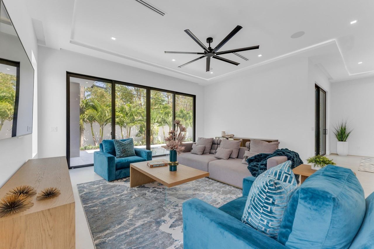 239 Ne 11th St - Photo 5 of 31