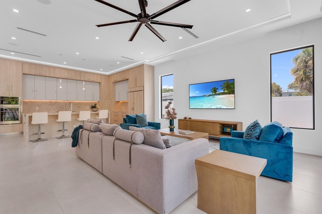 239 Ne 11th St - Photo 6 of 31