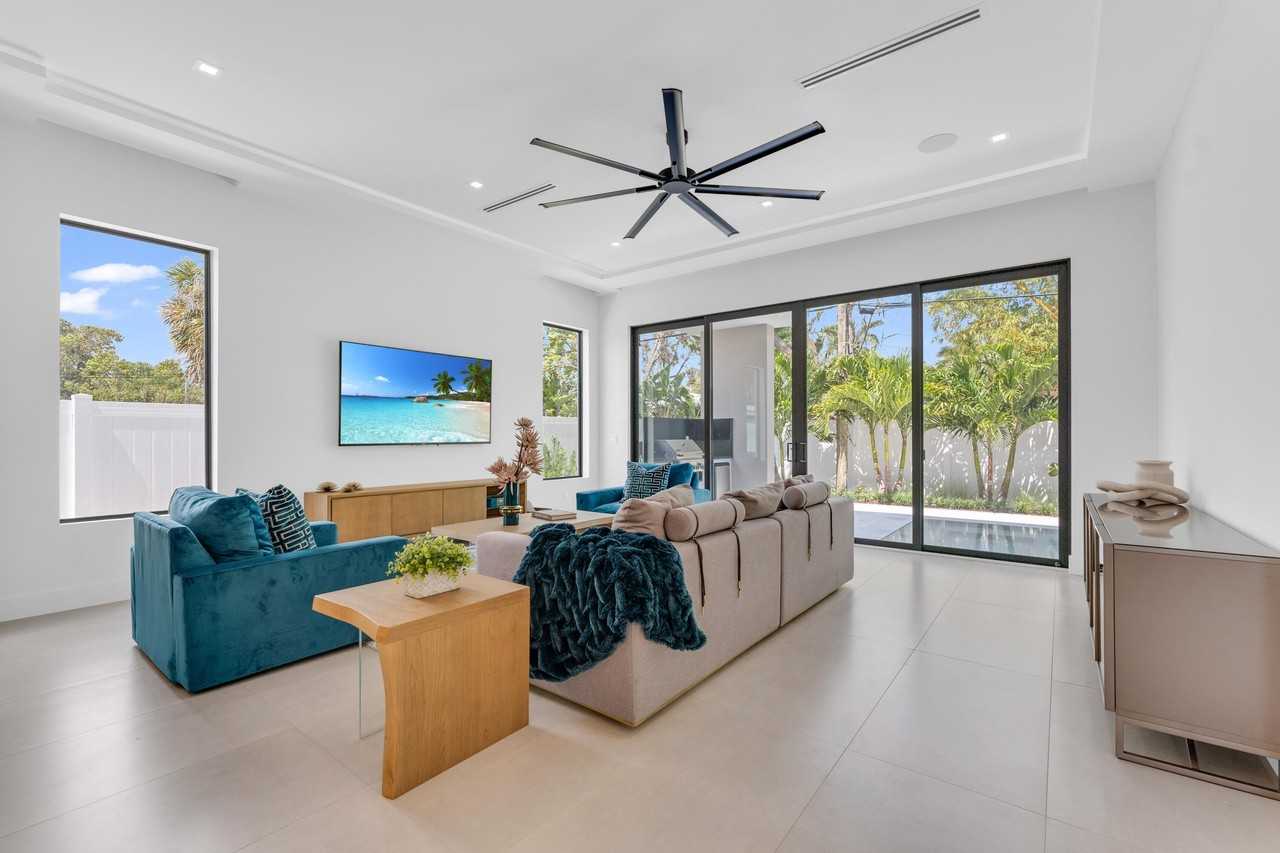 239 Ne 11th St - Photo 7 of 31