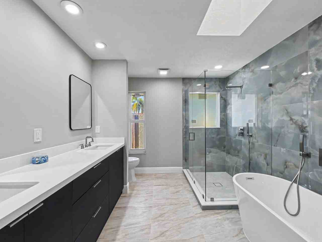 12129 Stratford St - Photo 4 of 47