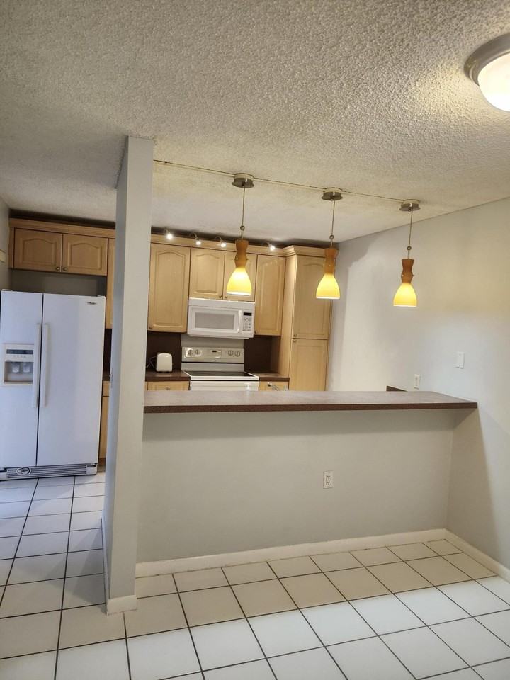 3209 32nd Way #3209 - Photo 2 of 14