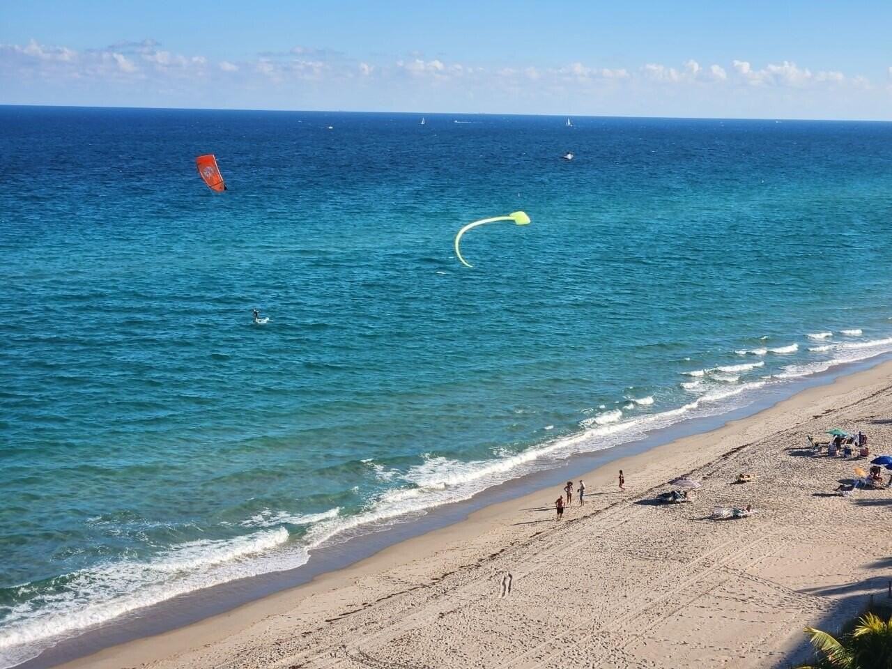 1057 Hillsboro Mile #921 - Photo 6 of 42