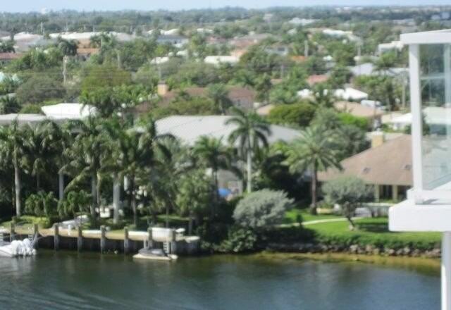 1057 Hillsboro Mile #921 - Photo 7 of 42