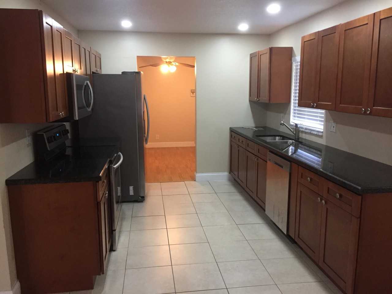 22447 Sw 56th Ave - Photo 4 of 11