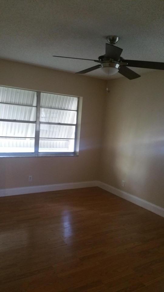 22447 Sw 56th Ave - Photo 7 of 11