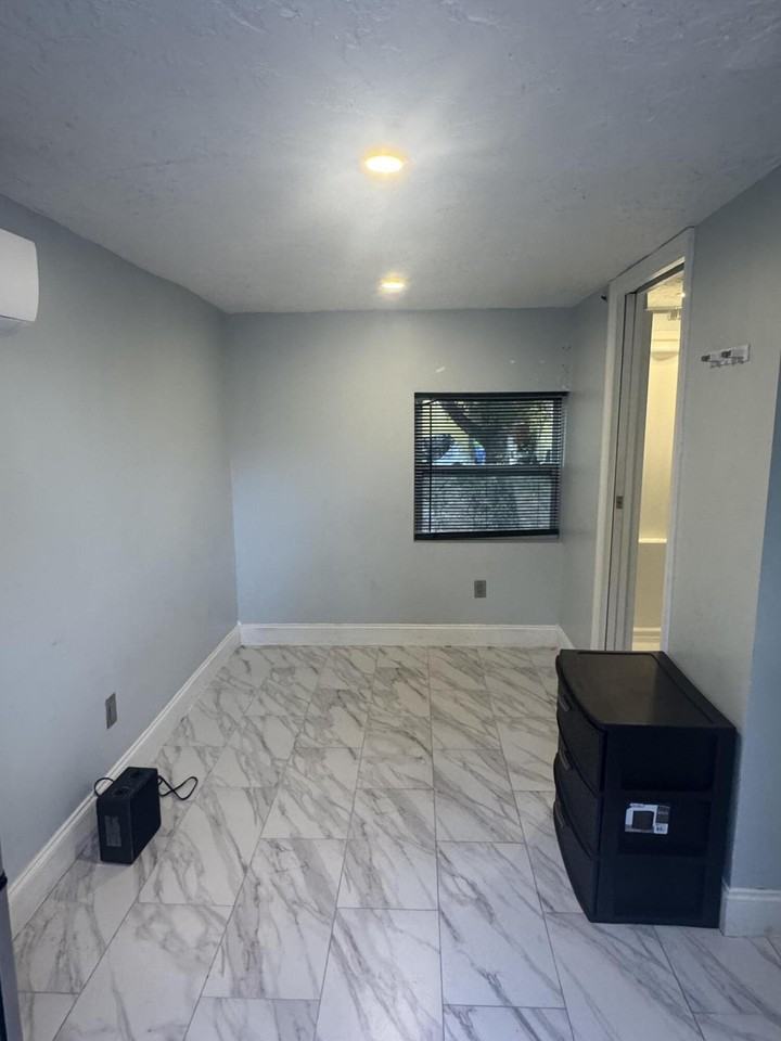 173 W 16th St - Photo 2 of 9