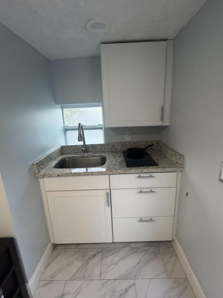 173 W 16th St - Photo 3 of 9