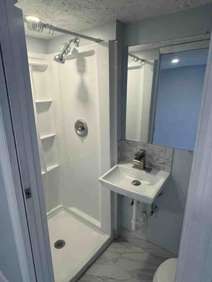 173 W 16th St - Photo 6 of 9