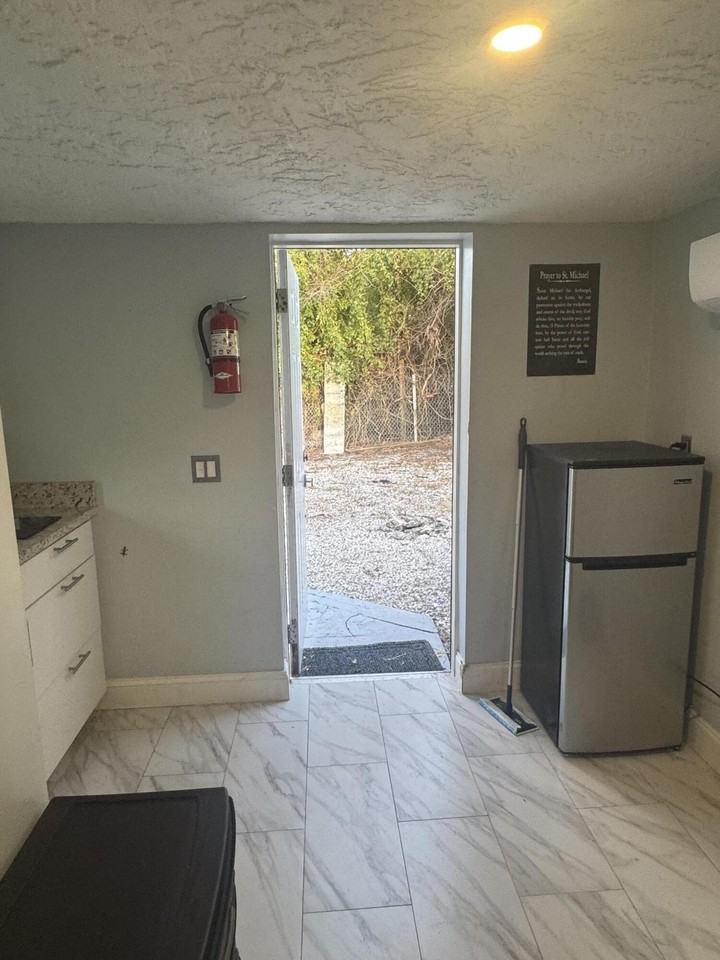 173 W 16th St - Photo 7 of 9