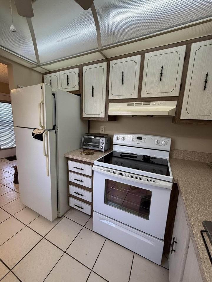 894 Flanders S - Photo 2 of 19