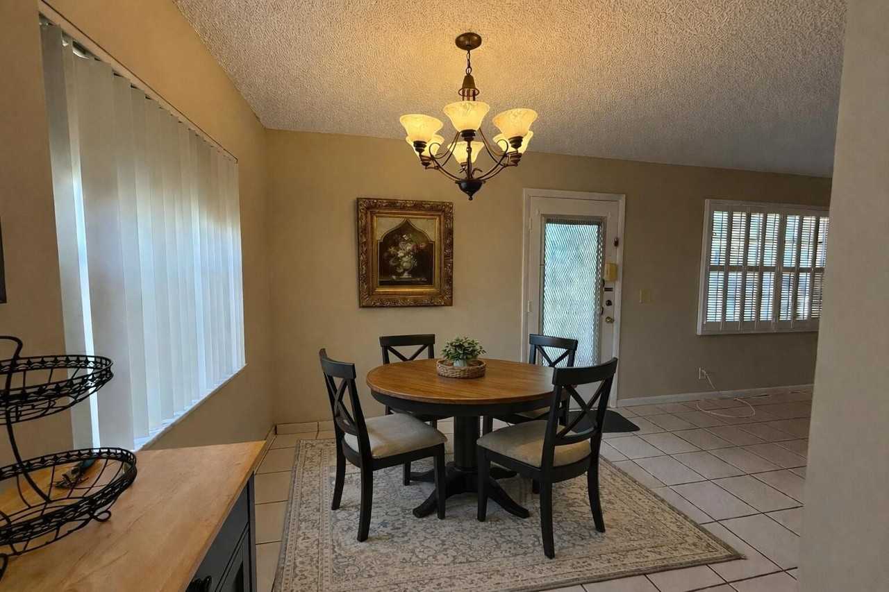 894 Flanders S - Photo 3 of 19