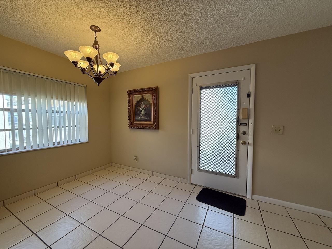 894 Flanders S - Photo 4 of 19