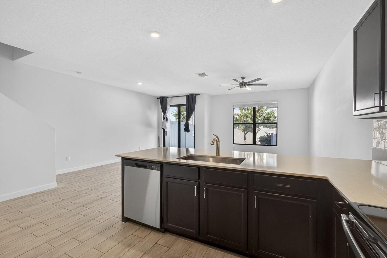 4408 Hemlock Dr - Photo 6 of 41