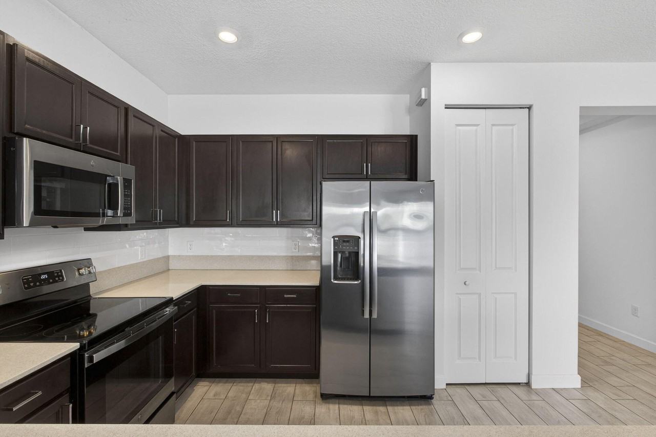 4408 Hemlock Dr - Photo 7 of 41