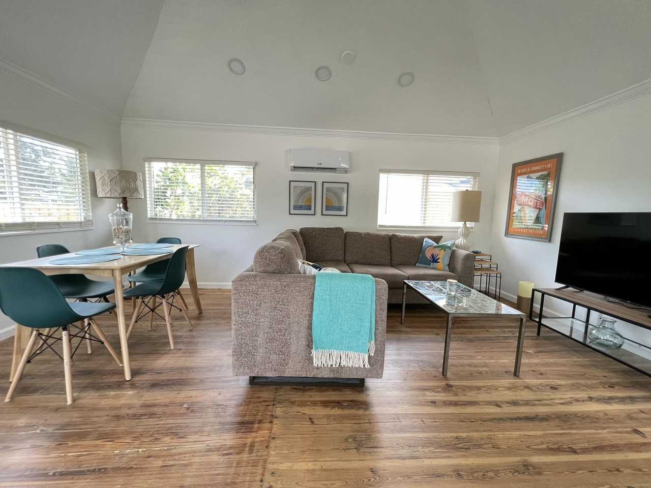 631 N C St - Photo 3 of 12