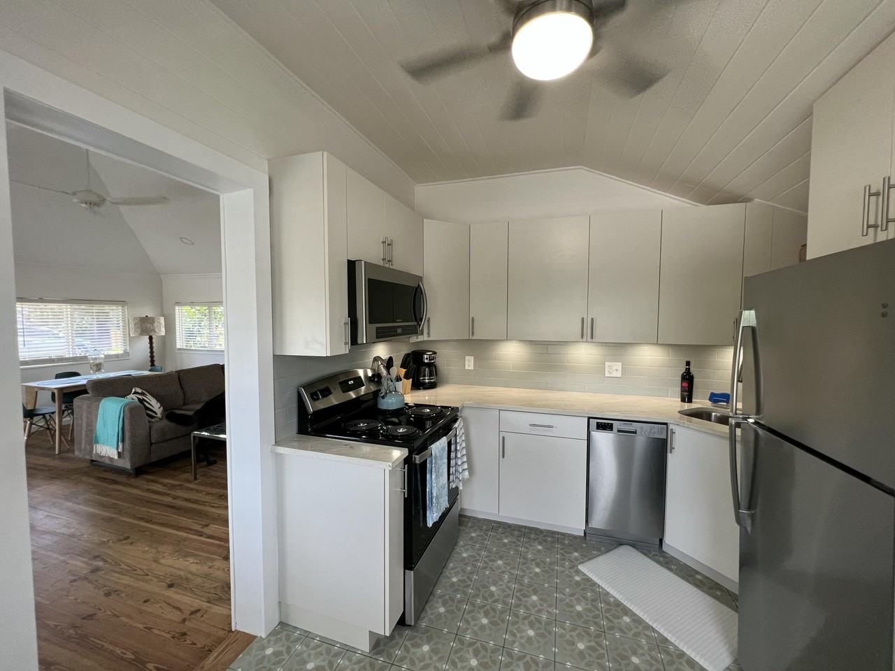 631 N C St - Photo 5 of 12