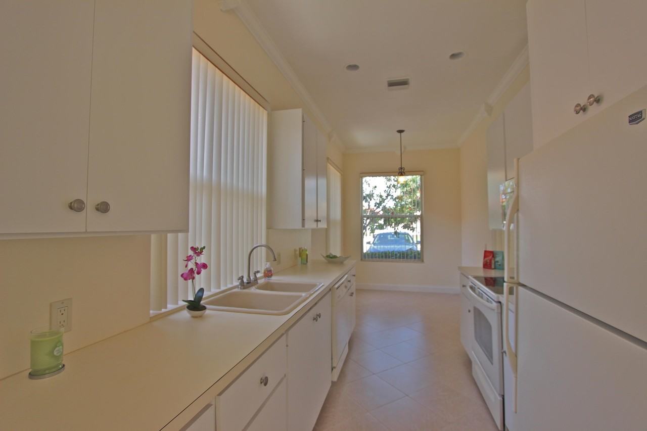 200 S Hampton Dr - Photo 7 of 31