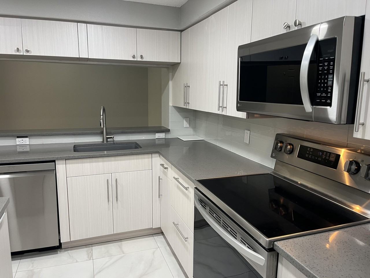 3021 Alcazar Pl #103 - Photo 4 of 27