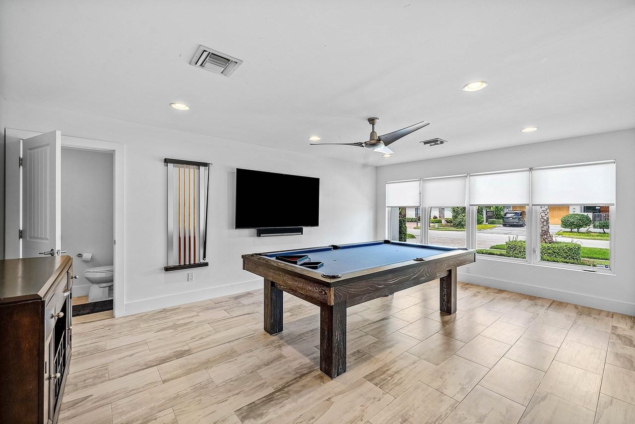 740 Ne 36th St - Photo 5 of 50