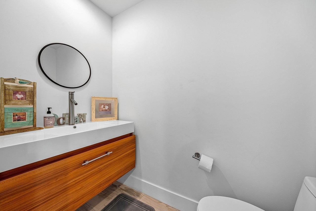 740 Ne 36th St - Photo 6 of 50