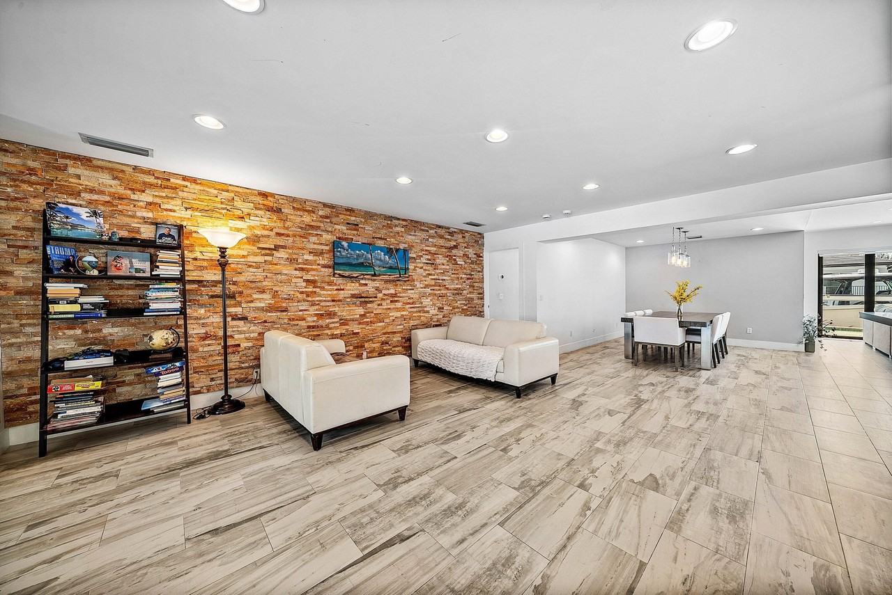 740 Ne 36th St - Photo 7 of 50