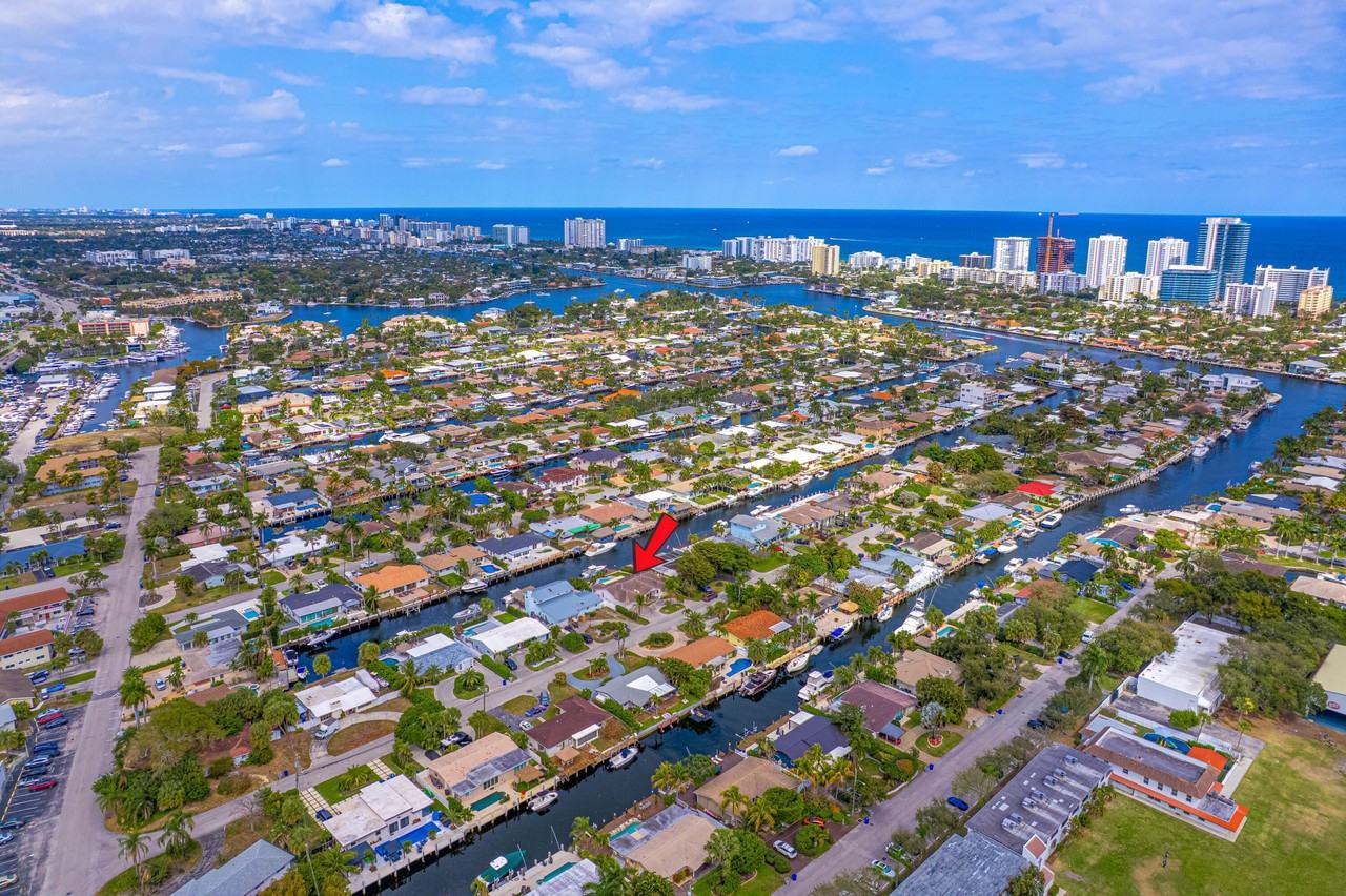 2281 Se 11th St - Photo 2 of 41