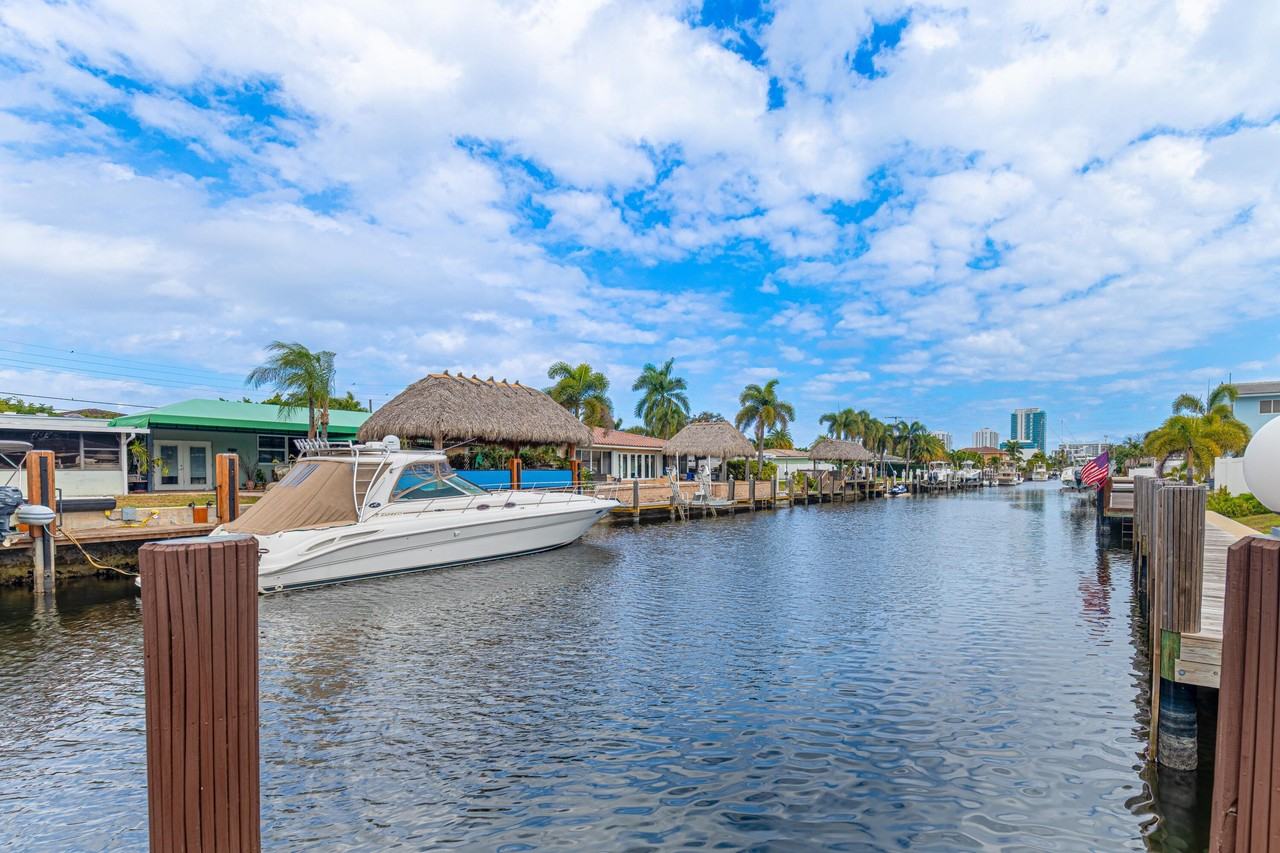 2281 Se 11th St - Photo 4 of 41