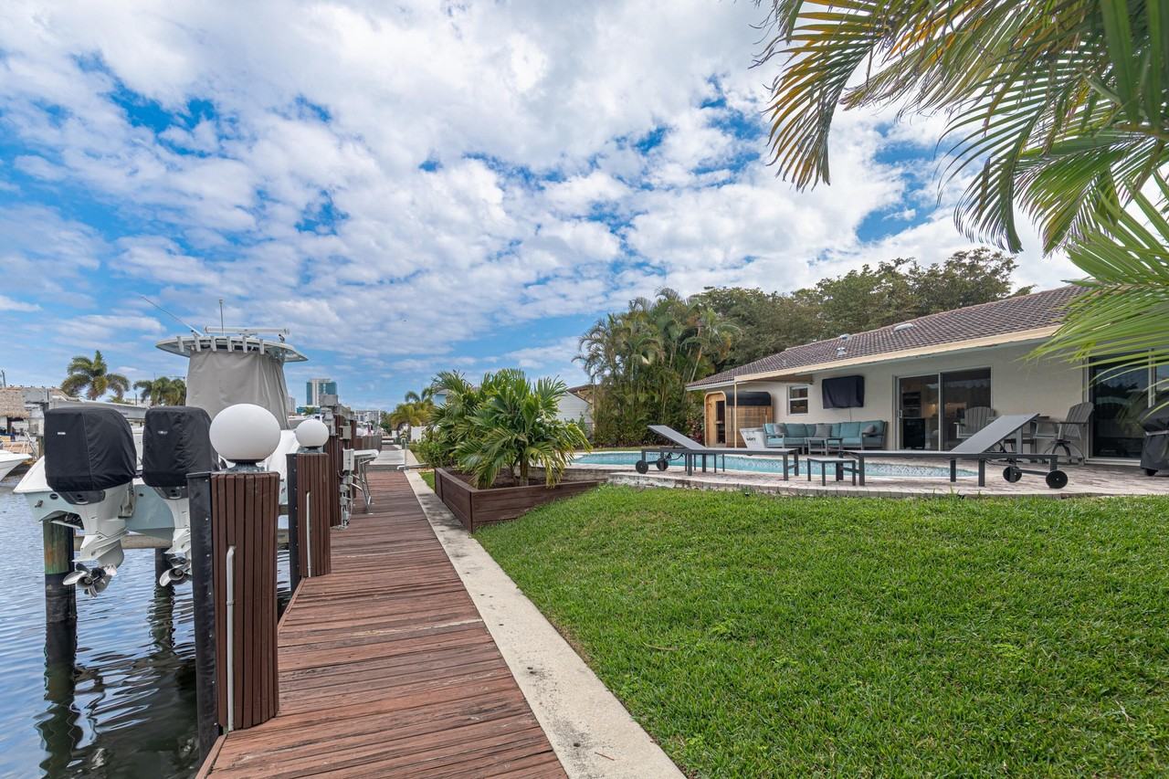 2281 Se 11th St - Photo 5 of 41