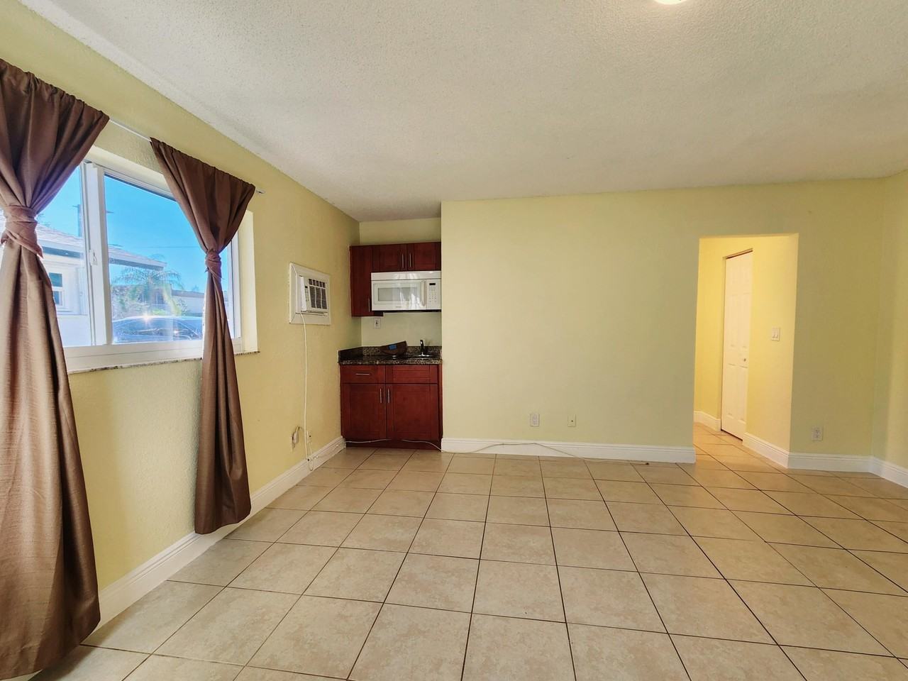 4471 Sw 54th Ct #1A2B - Photo 3 of 12