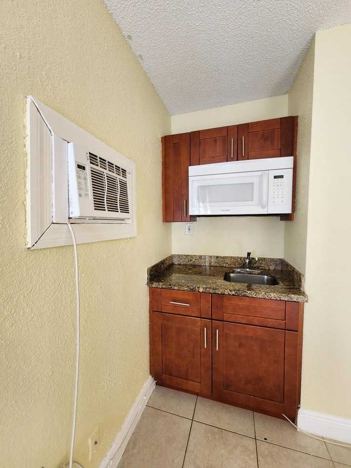 4471 Sw 54th Ct #1A2B - Photo 6 of 12