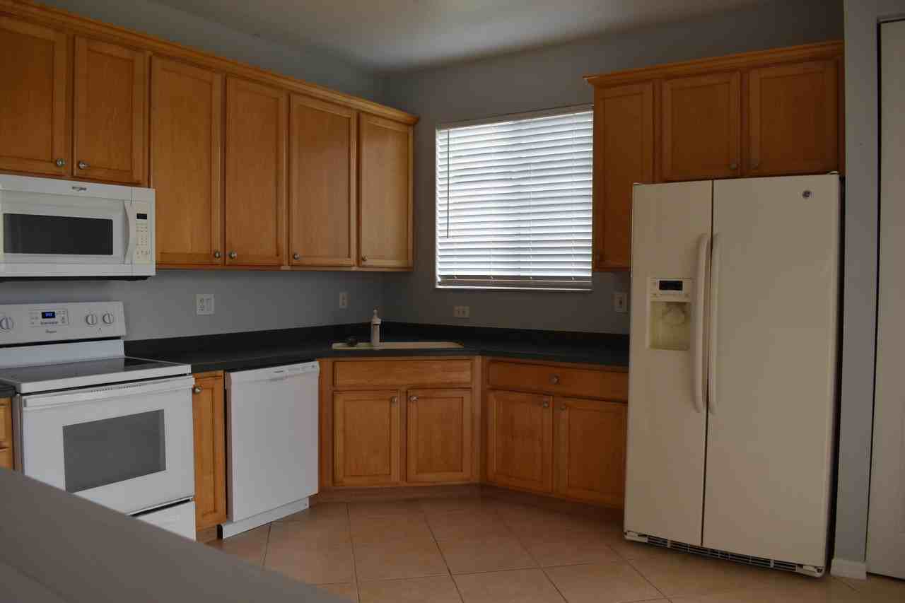 379 Sw Lake Forest Way - Photo 6 of 32