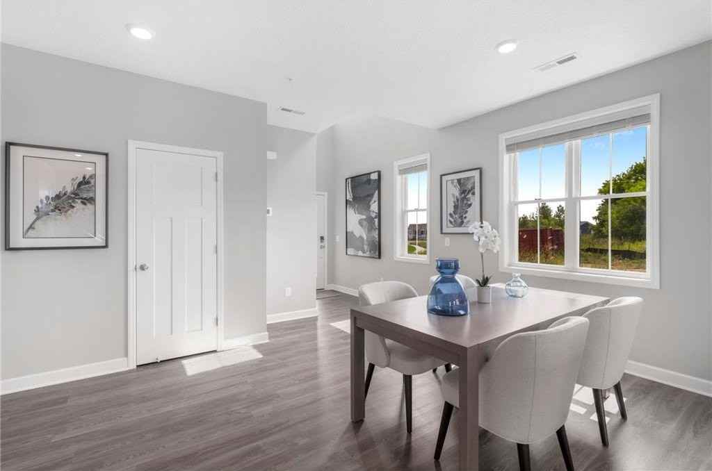 9363 4th St N - Photo 3 of 34