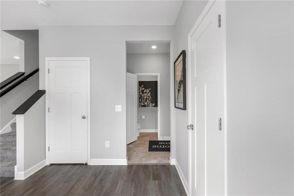 9363 4th St N - Photo 4 of 34