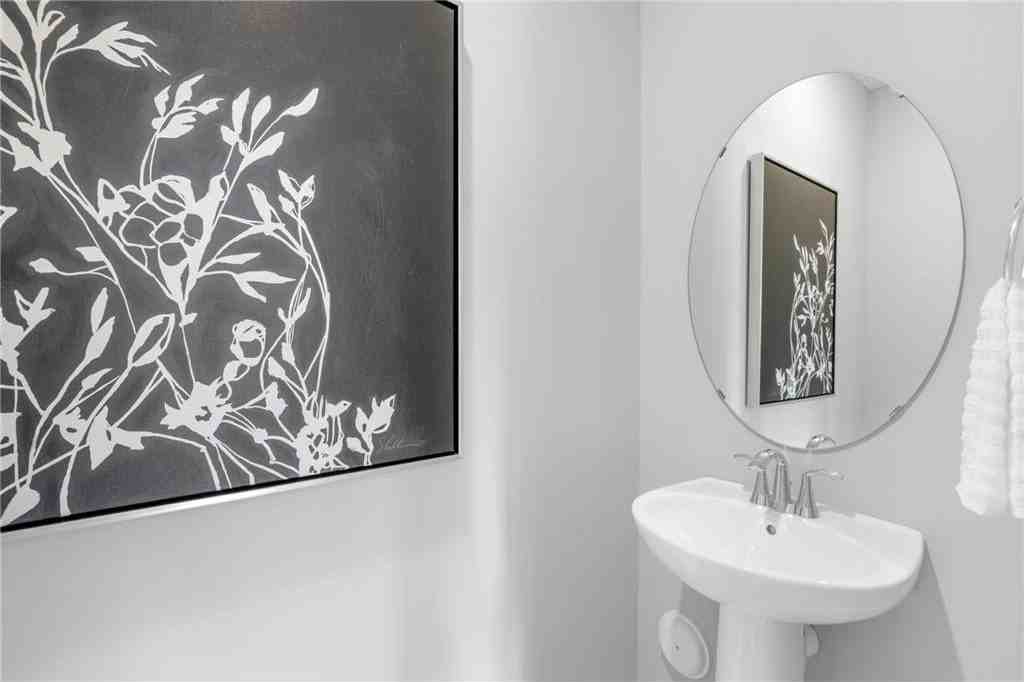 9363 4th St N - Photo 5 of 34