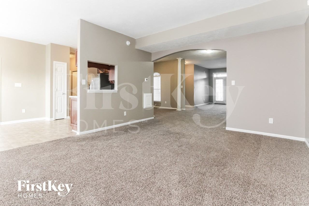 2032 Alysheba Dr - Photo 2 of 15