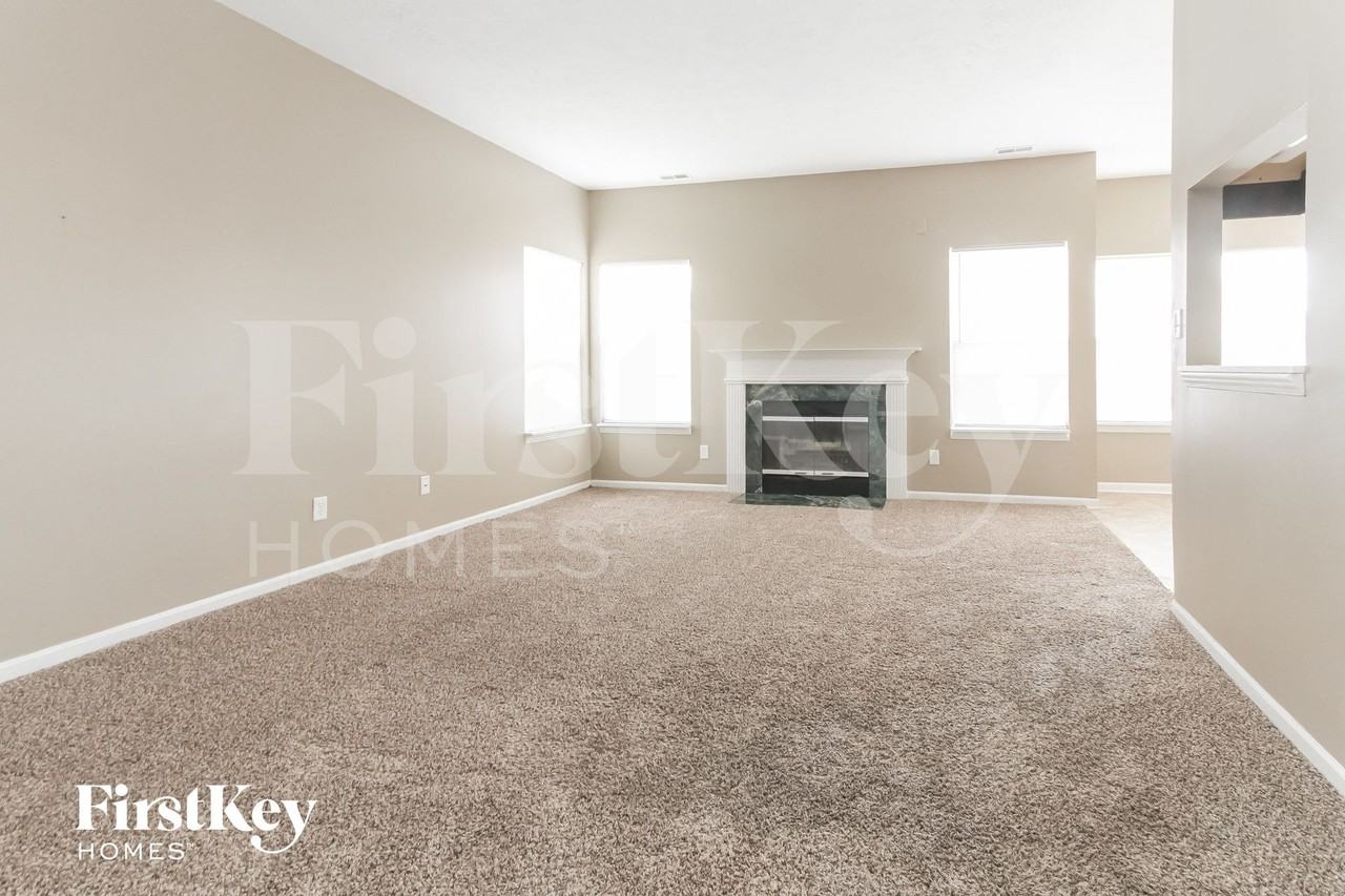 2032 Alysheba Dr - Photo 3 of 15