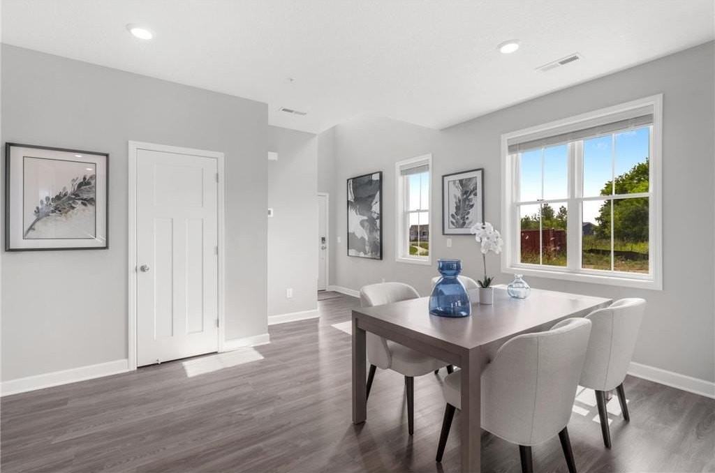 9274 4th St N - Photo 3 of 34