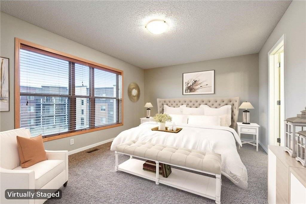 737 Victoria St S - Photo 7 of 17