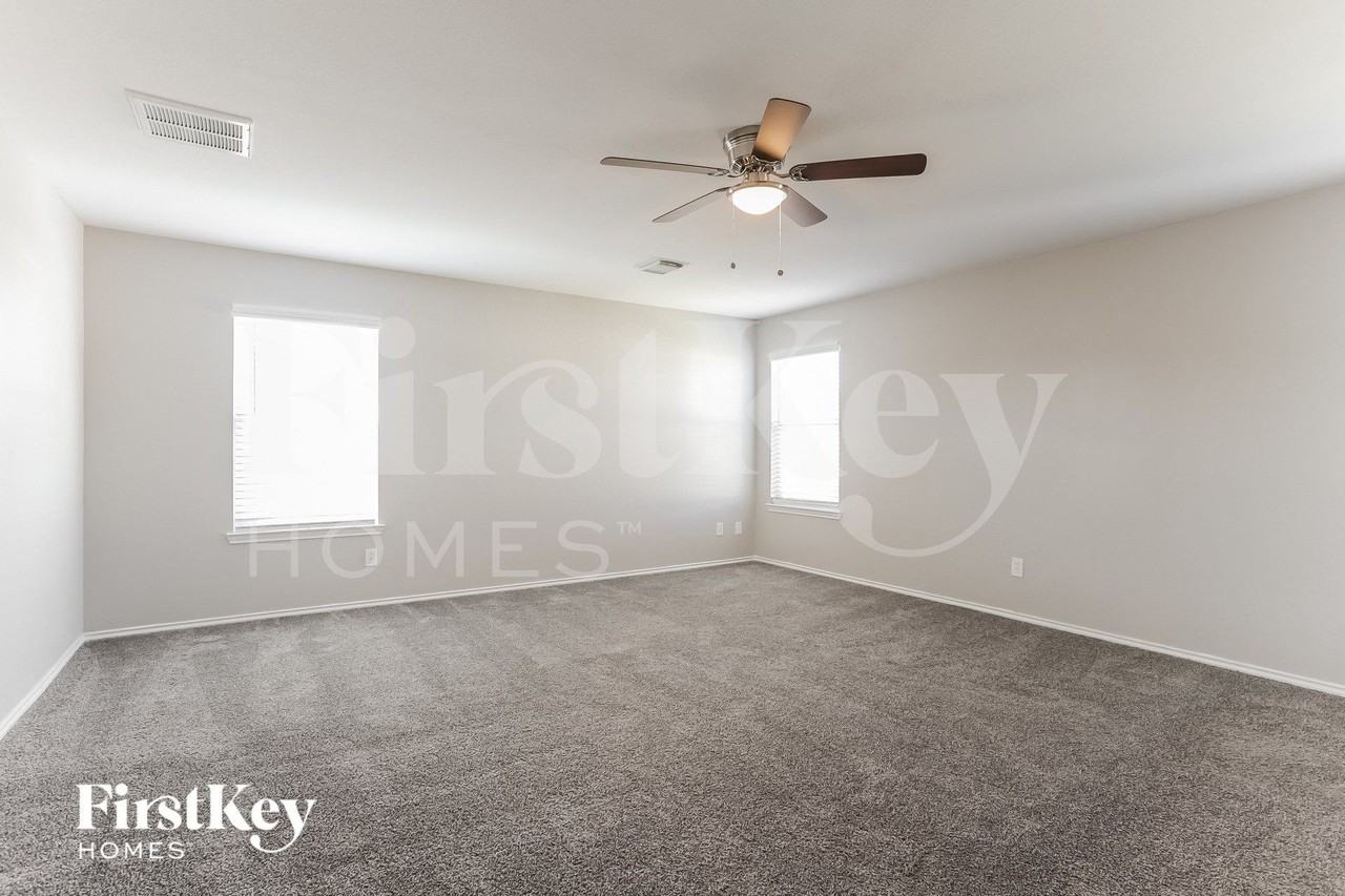 18218 Temple Hill Ln - Photo 6 of 15