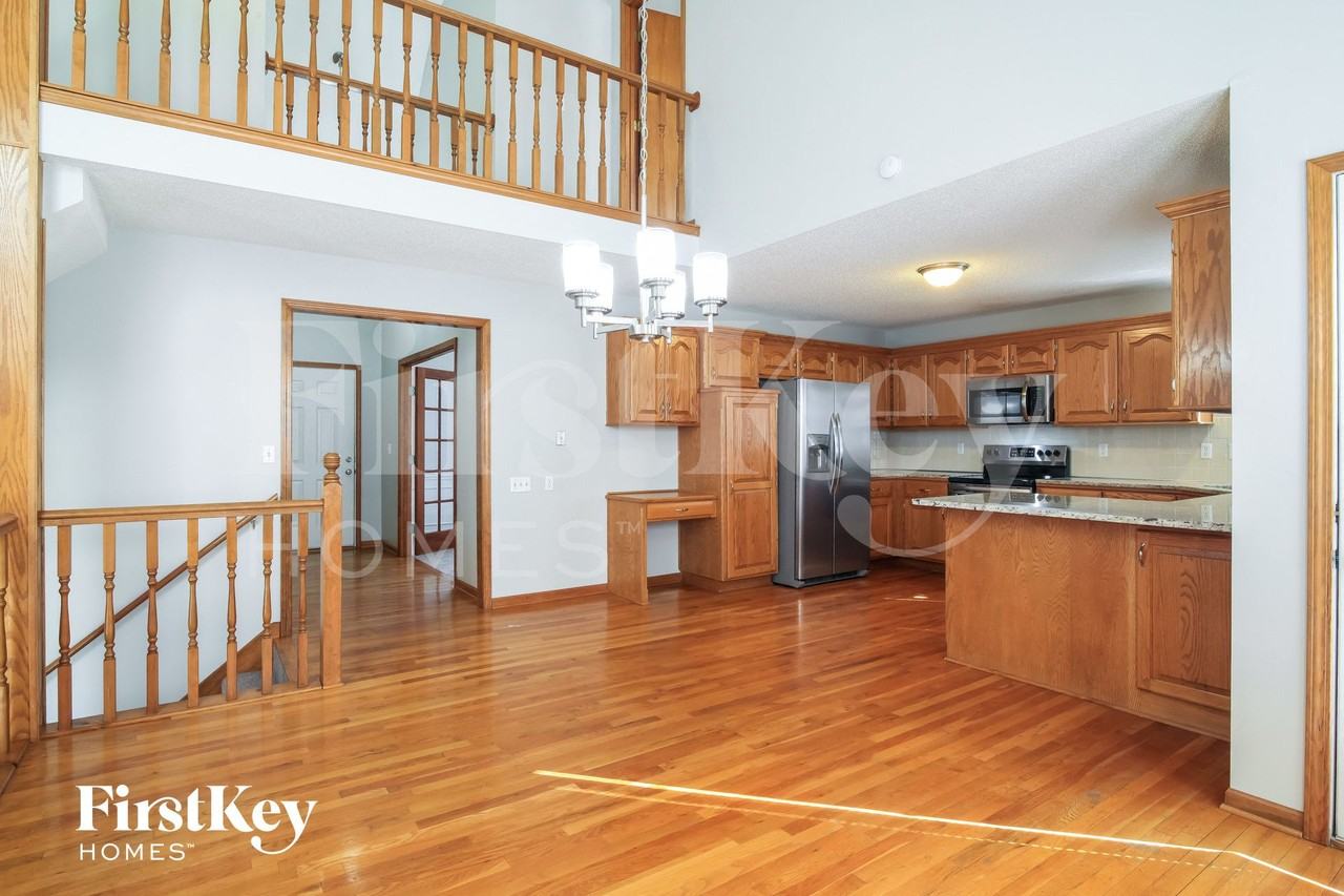 17265 W 156th Ter - Photo 5 of 15