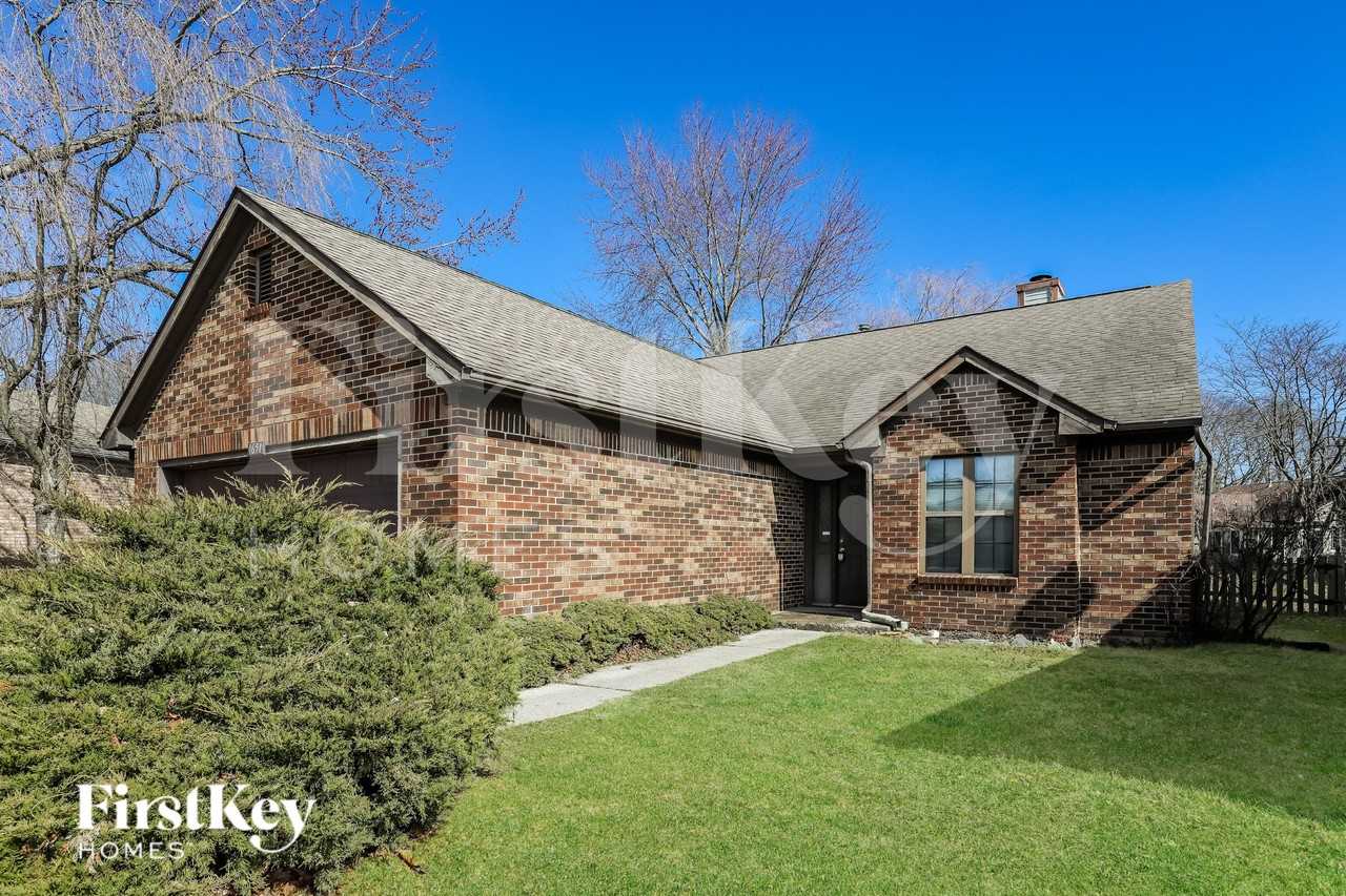 1651 Parkthorne Dr - Photo 2 of 19