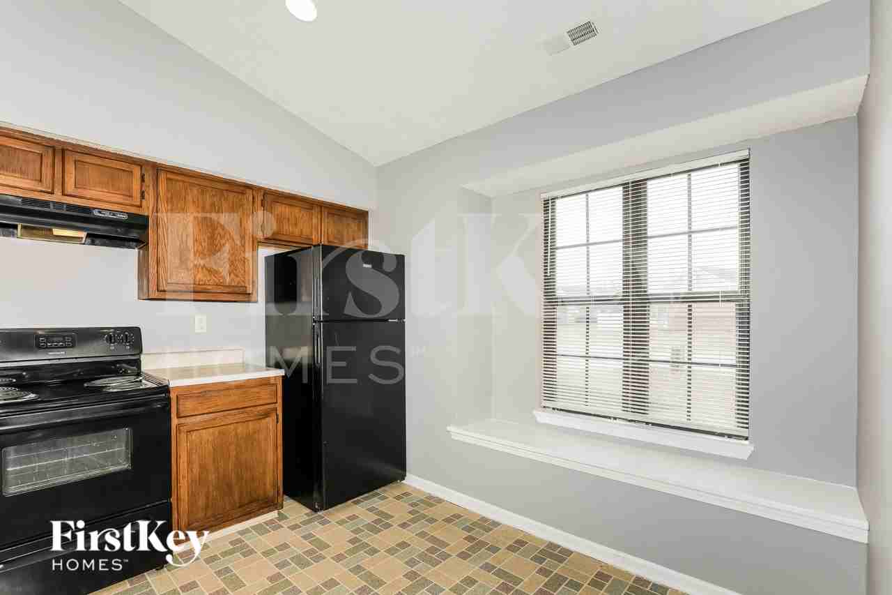 1651 Parkthorne Dr - Photo 6 of 19