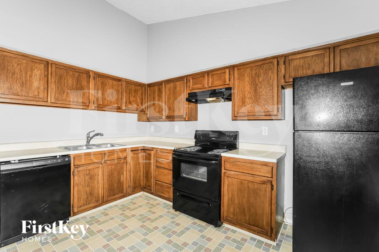 1651 Parkthorne Dr - Photo 7 of 19