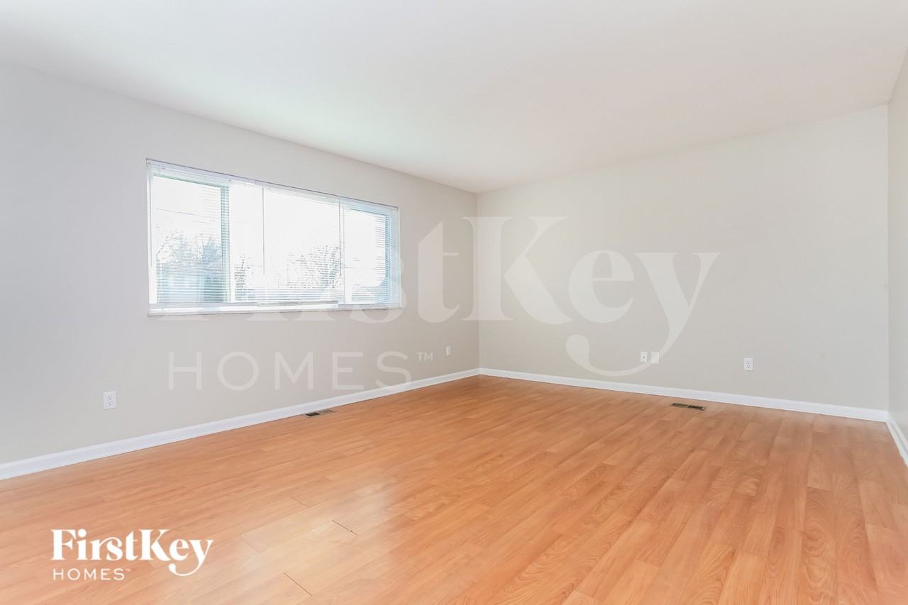 11741 Hanover Rd - Photo 3 of 15